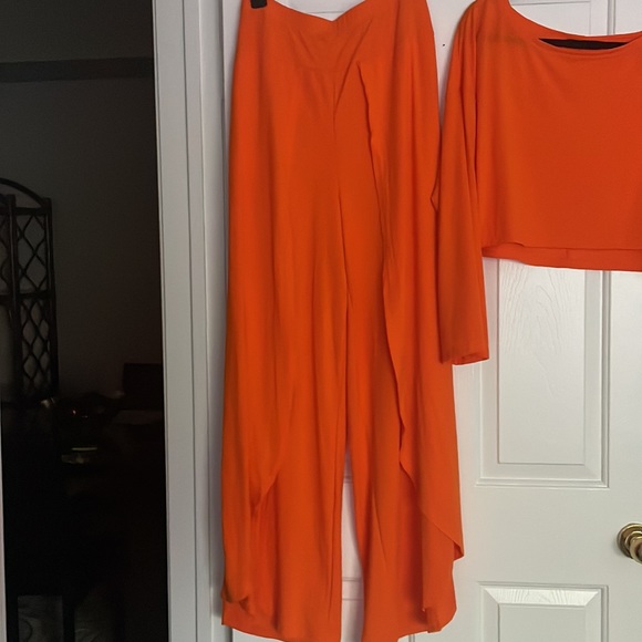 Womens 2piece beautiful orange top with with wide leg bottoms - Picture 2 of 3